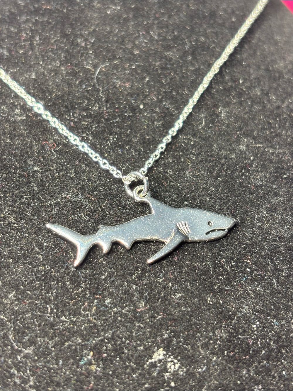 New Silver Shark Pendant Necklace - Picture 3 of 6